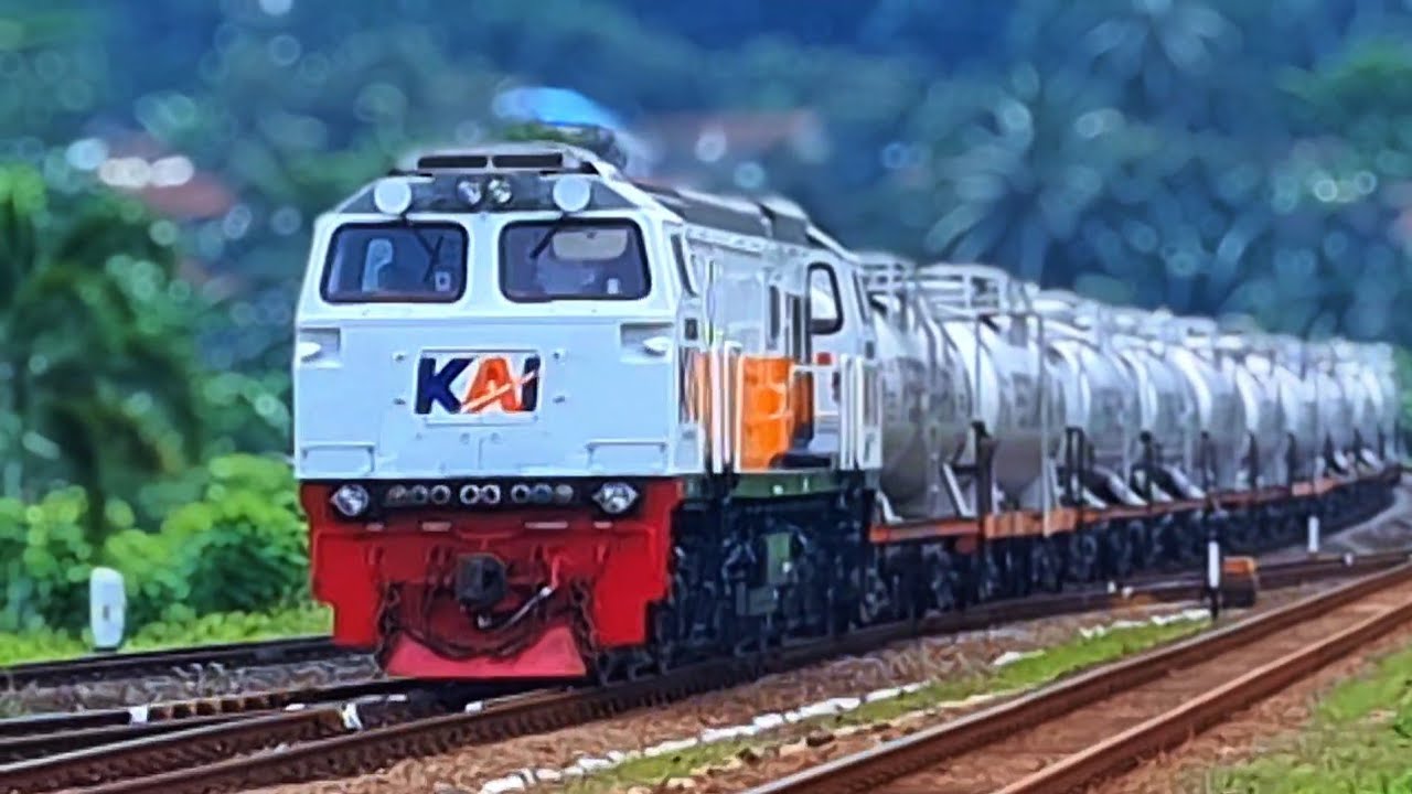 Freight Train Hunting in Indonesia | Long Cargo Trains Passing