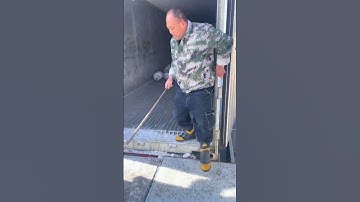 The Process Of fish unloading - Goodtools and machinery make work easy