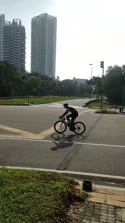 #malaysia #JB 🚴‍♀️#vibes #new #shorts #video #youtubeshorts #love #life #like #travel ✈️#fyp #sports