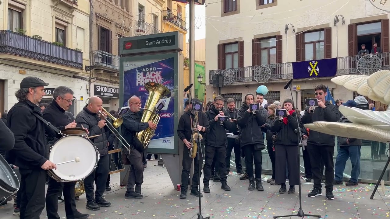 MusXXL amenitzant la trobada de gegants de Sant Andreu del Palomar 2025