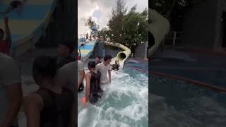 😂 #waterpark #trending #funny #trendingshorts #swimming #youtubeshorts #shorts