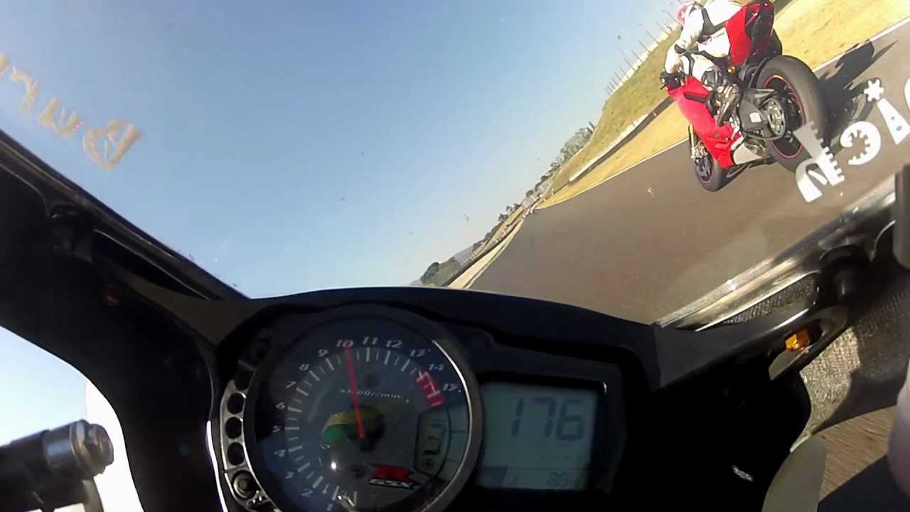 Mugello gsx r 1000 k7 vs ducati 1199 panigale