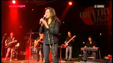 Martina McBride live  -   Pick me up on your way down