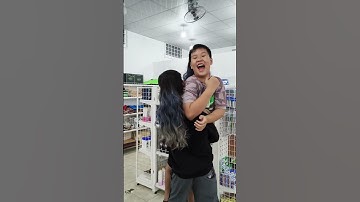 Hai cha con ngoặm tóc giả dễ thương trong Siêu thị #tocngoam