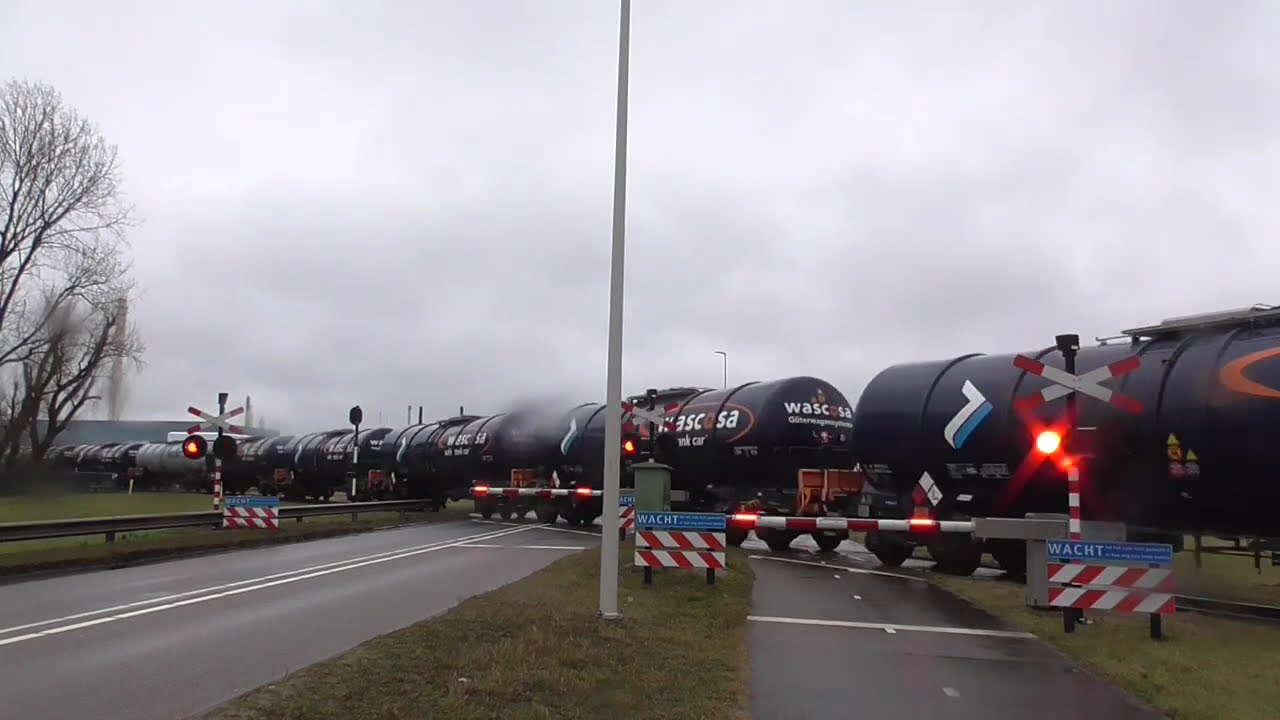 Spoorwegovergang Botlek Rotterdam/ Passage a Niveau/ Railroad-/ Level Crossing/ Bahnübergang