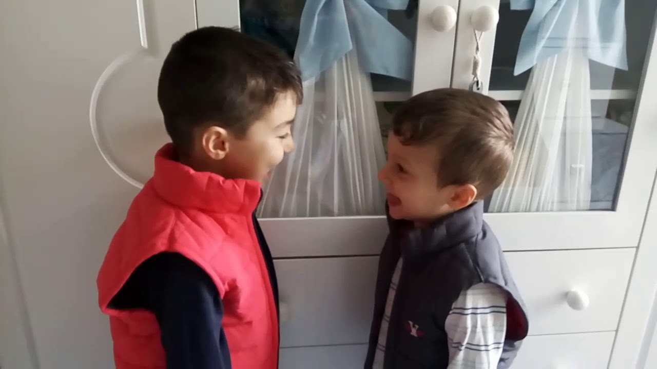 Ne diyo bunlar,anlayan?