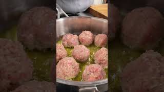 Recipe: Garlic Bread Meatball Parm Sliders