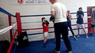 Download Lagu Travis \u0026 Dave. DJ BOXING Swansea. Calzaghe MP3