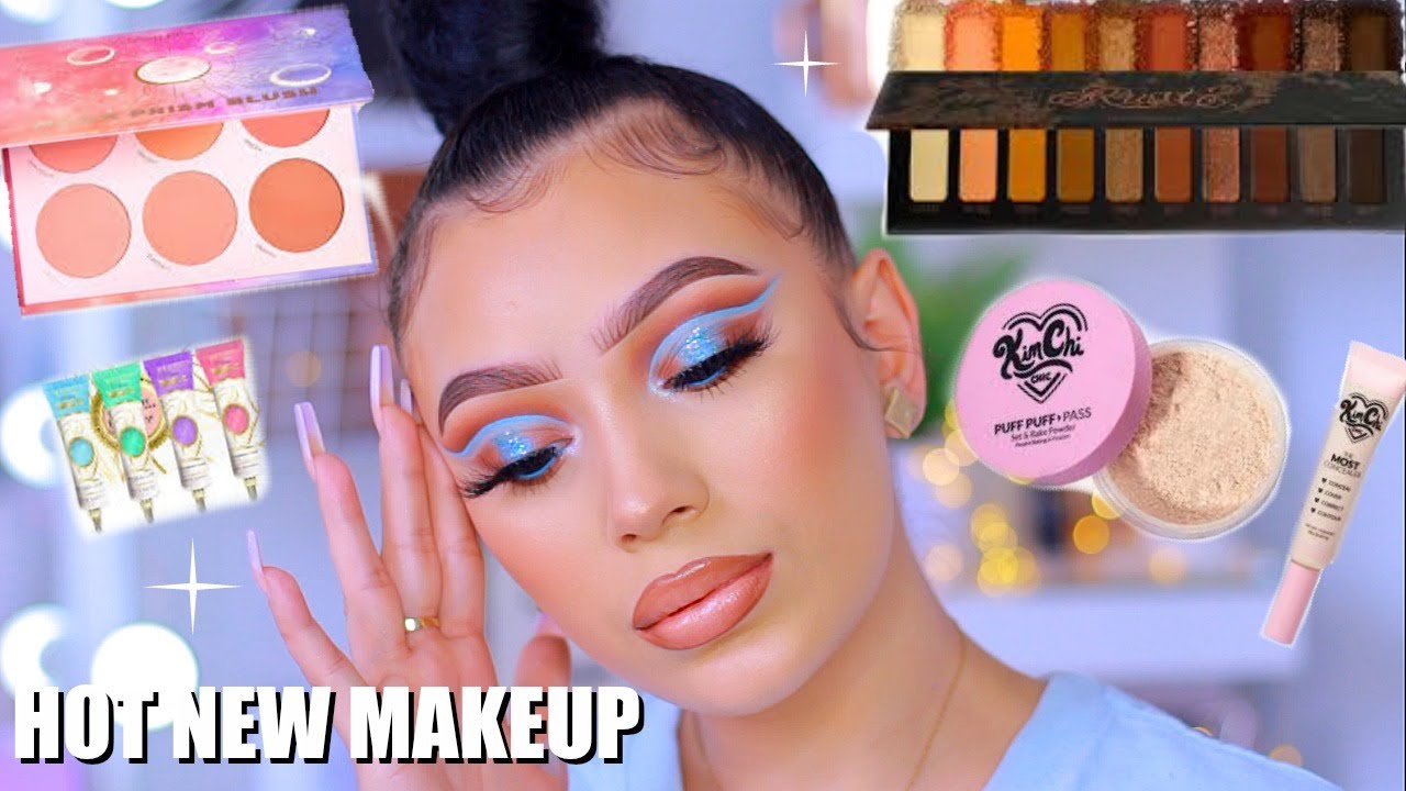 TESTING HOT NEW MAKEUP | BABY BLUE DOUBLE CUT CREASE