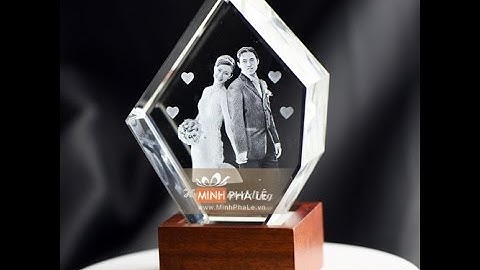 Chân dung pha lê 3D hình đa giác - chân đế gỗ đèn đổi màu