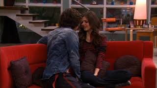 Brilhante Victória Jade Vê Sua Amiga Falando Que Nao Pode Beijar O Seu Namorado