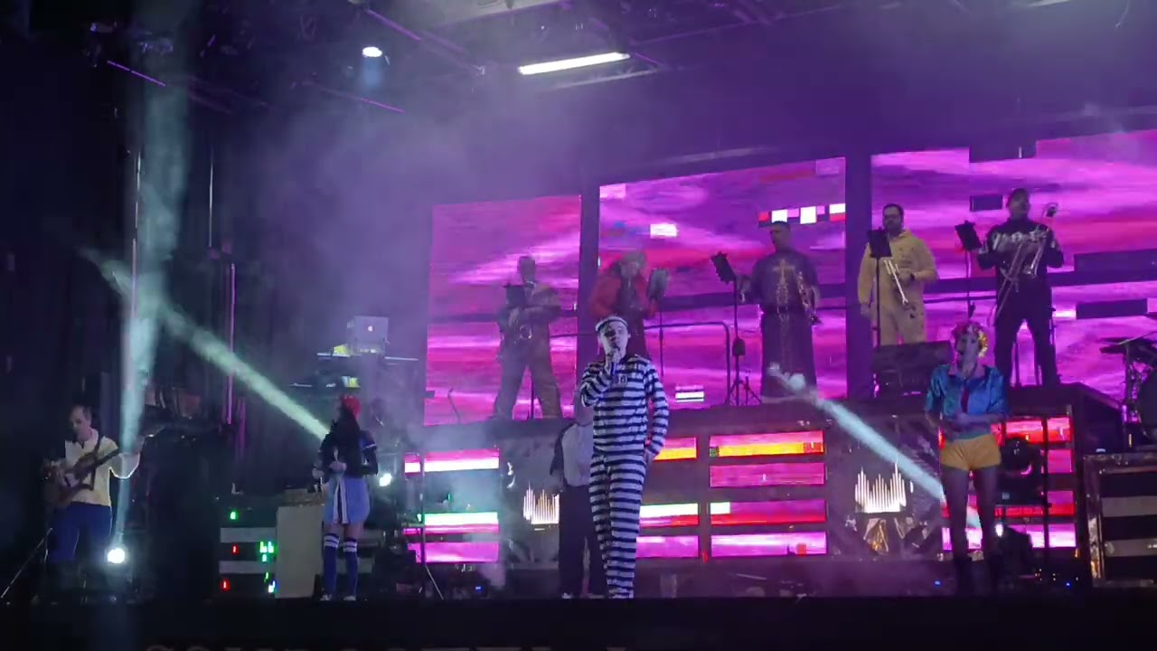 Fiesta en Xinzo de Limia 2026 final de carnabal con la orquesta Compostela 