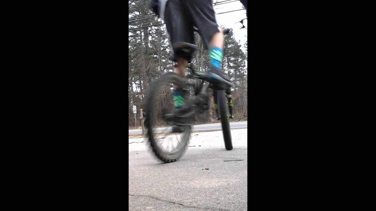 Me drifting my bike and popping the tire YouTube