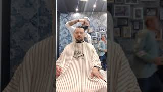 Barber shaves his own head in support for his buddy fighting cancer.