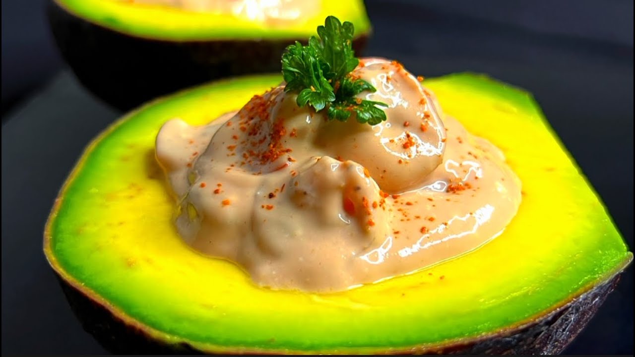 Avocat aux crevettes à la sauce cocktail
