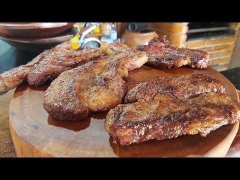 BIFE DE PONTA DE PEITO FEITO NA CHURRASQUEIRA