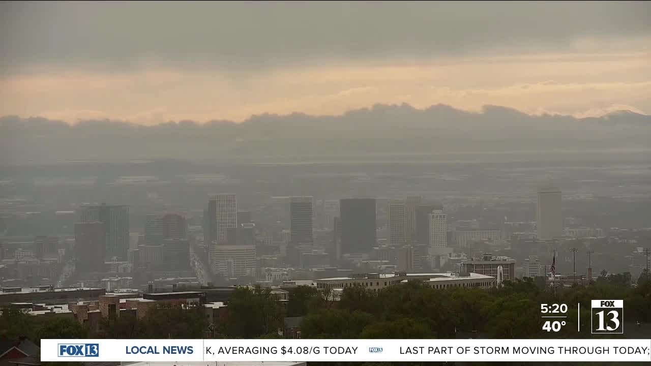 Showery & cool start to the week - Monday evening forecast - YouTube
