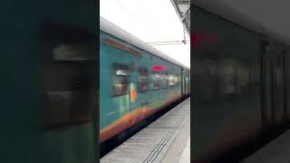 20923-Tirunelveli-Gandhidham Humsafar Express (TEN - GIMB)