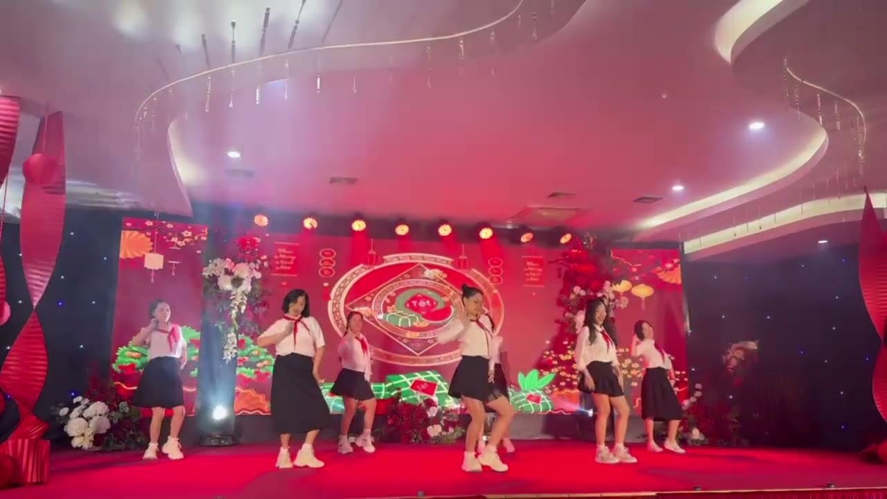 Em Yêu Trường Em - Nhóm Mẹ Siêu Nhân