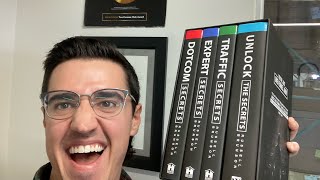 Clickfunnels 2.0 Russell Brunson - Secrets Trilogy Unboxing
