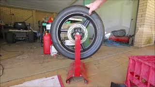 Honda CBR250R MC19 Part 37 - Replacing The Front Tyre