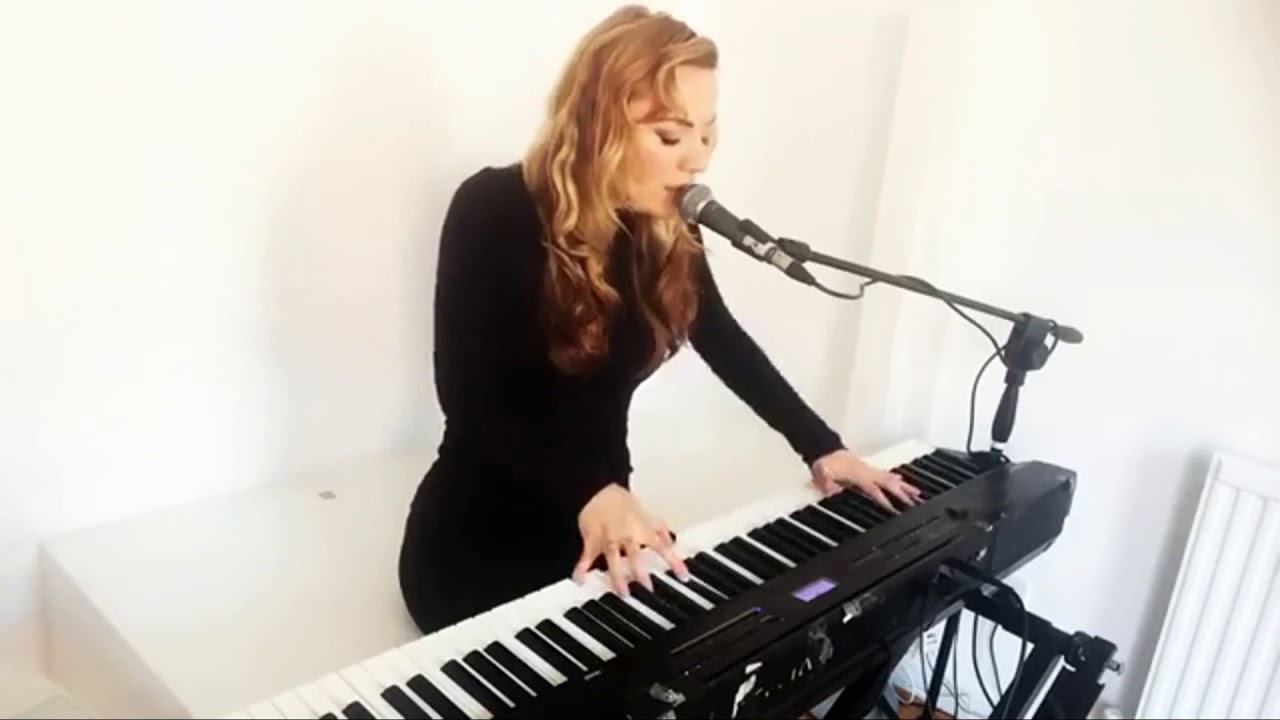 Alice Piano | Pianist / Singer | London - YouTube