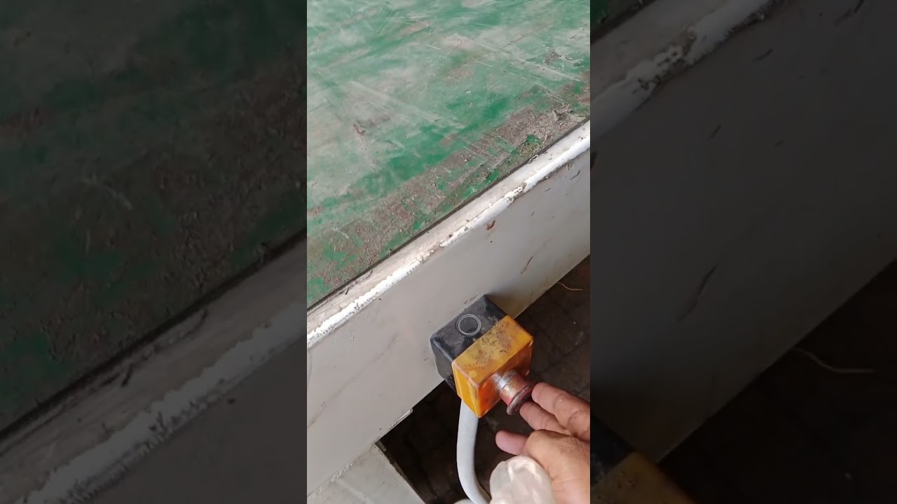 I operated the belt conveyor with VDF drive and controlled it with emergency switch