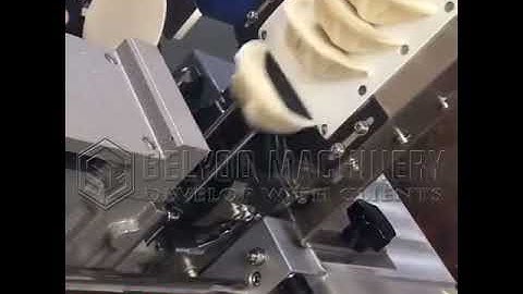 Gyoza dumpling making machine