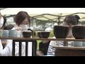 秋の丹波でお気に入りの品探し 丹波焼の軽トラ市が盛況