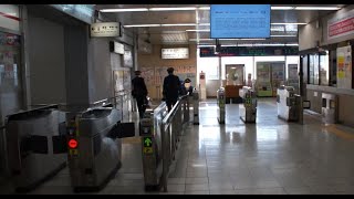 東海道本線と身延線が接続する富士駅の改札口の風景