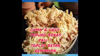 rempeyek kacang dari 2 gelas tepung beras jadi 1 toples besar....cemilan buat lebaran