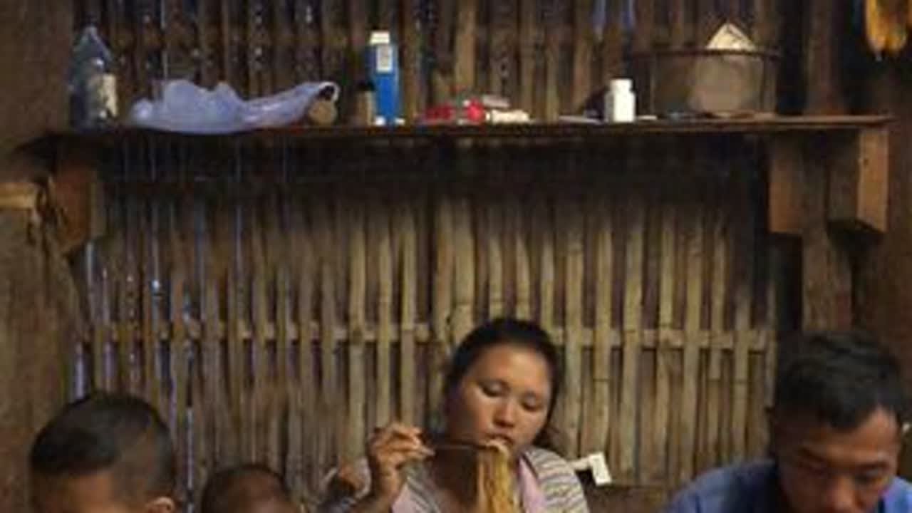 #乡村守护人 在家照顾了孩子却没有在外朝九晚五的工作来得踏实，这应该就是鱼和熊掌不可兼得吧！