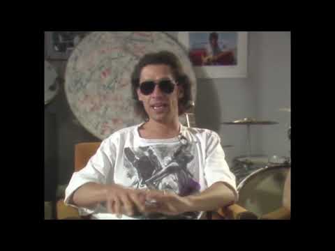 Video: Alex Van Halen Nettowaarde: Wiki, Getroud, Familie, Trou, Salaris, Broers en susters