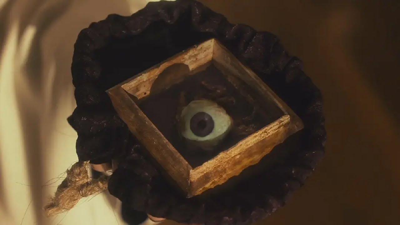 2025最新日本恐怖片，直播團隊被附身，詭異兇宅暗格藏眼球，民俗禁忌招來滅門慘劇！