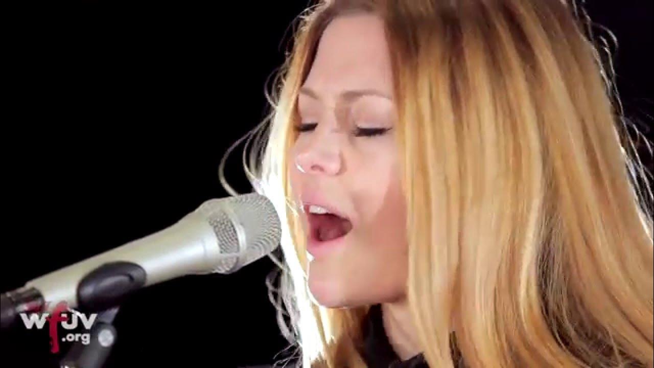 Larkin Poe - "Stubborn Love" (Live at WFUV) Larkin Poe - "Stubborn Love" (Live at WFUV)