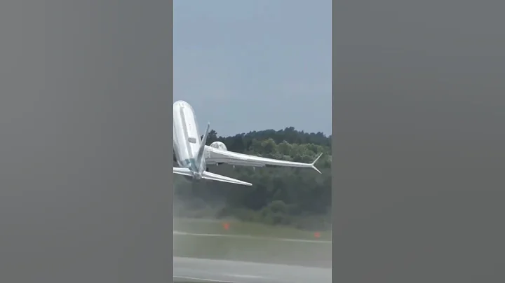 Boeing 737max amazing vertical takeoff.