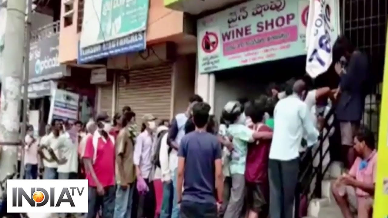 Large crowd gathered outside liquor shop in Visakhapatnam, social distancing norms flouted