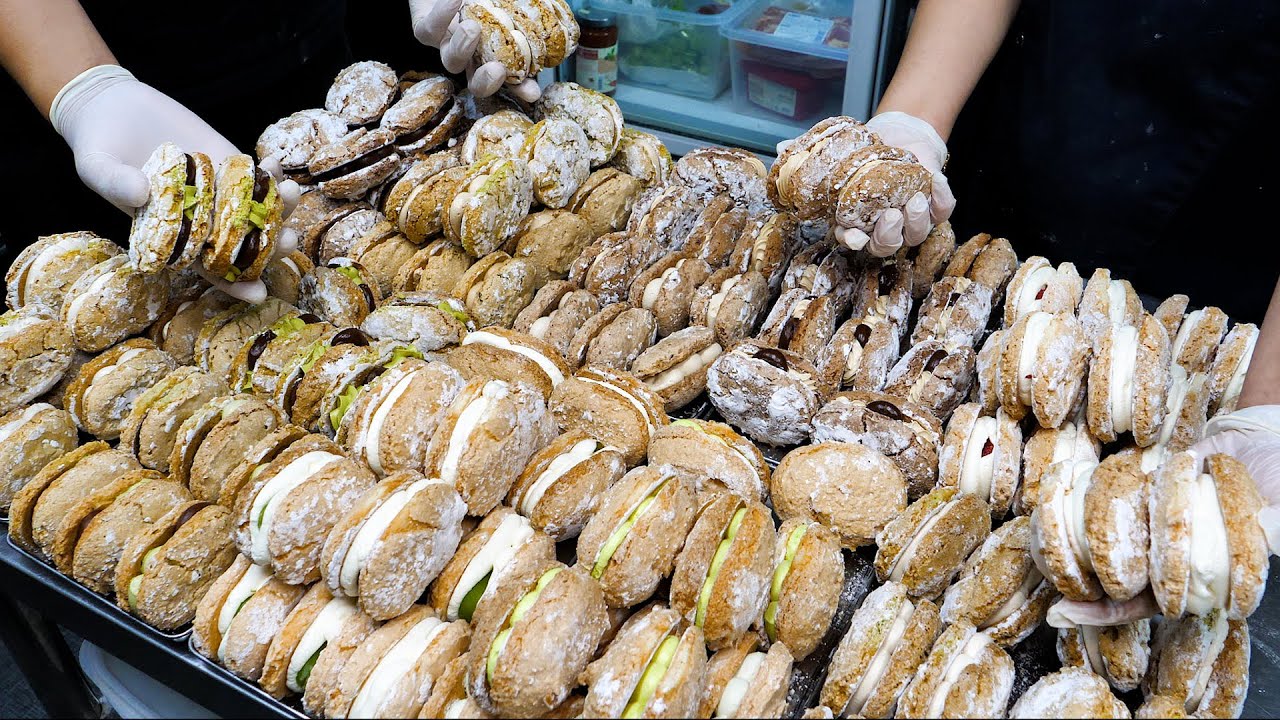 приготовление различных даккуаз (клубника, шоколад, зеленый чай) - Корейская уличная еда