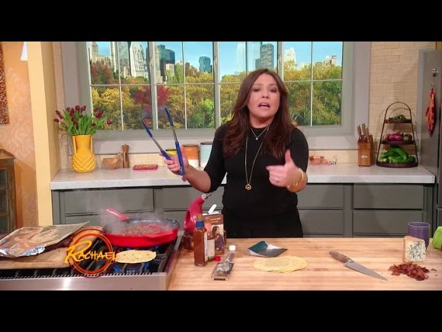 Steak Sauce Fajitas with Blue Cheese Crumbles and Bacon Bits | Rachael Ray Show