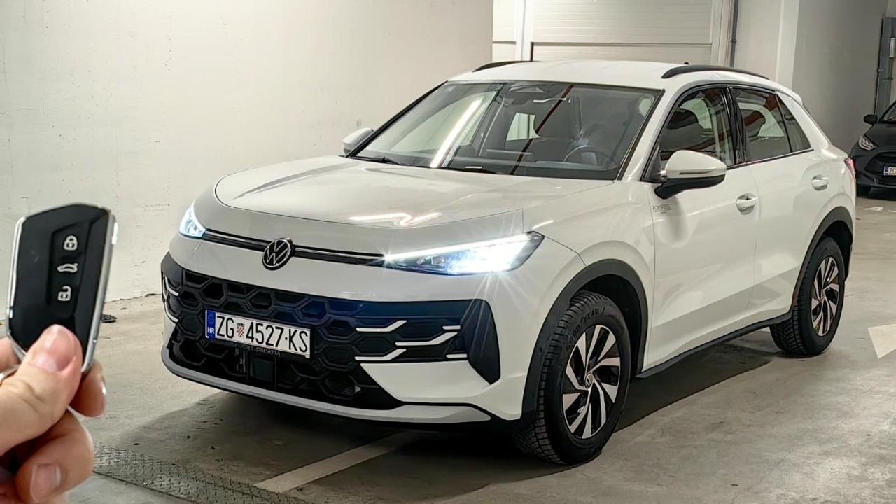 2026 Volkswagen T-ROC Trend [1.5 eTSI, 115 HP] Night TEST drive (No ambient light)