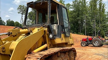 Loading dirt with Cat 953C