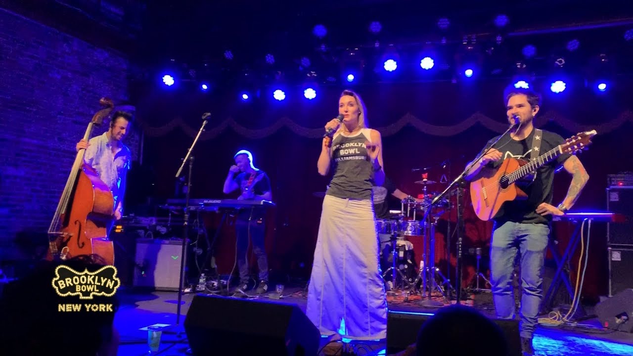 "Frenético Ritmo" Jenny and the Mexicats