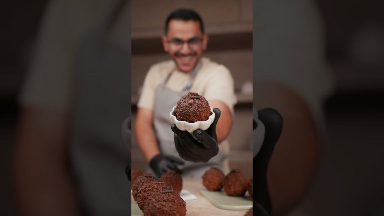 ميني كيك الشوكولاتة الكرانشي 🍫🔥 على طريقة الشيف بن قاسم – خطوة بخطوة