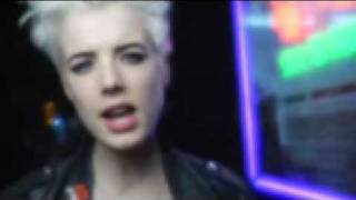 Who- Agyness Deyn feat Five O&#39;Clock Heroes