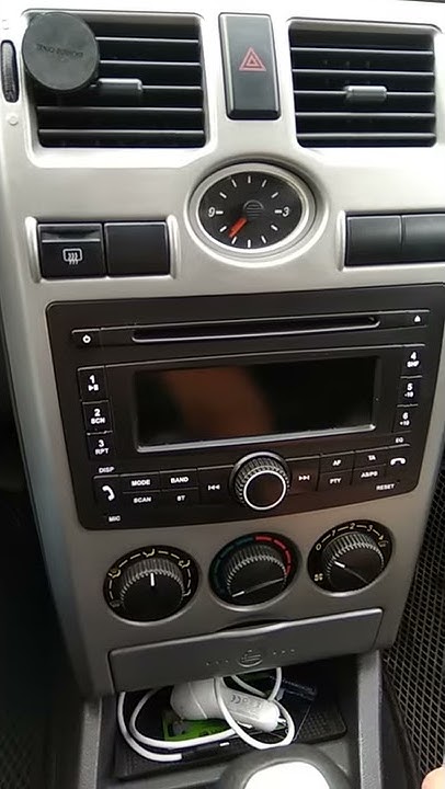 Разбор 3: Как снять штатную магнитолу приоры - Lada Приора хэтчбек, 1,6 л, 2010 