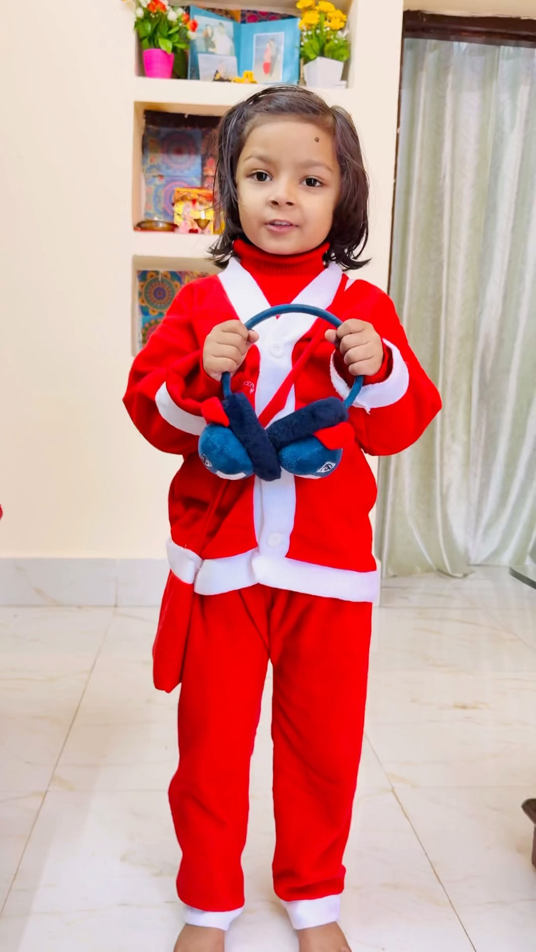 Tooktook Santa ne kisko spider headphone di?