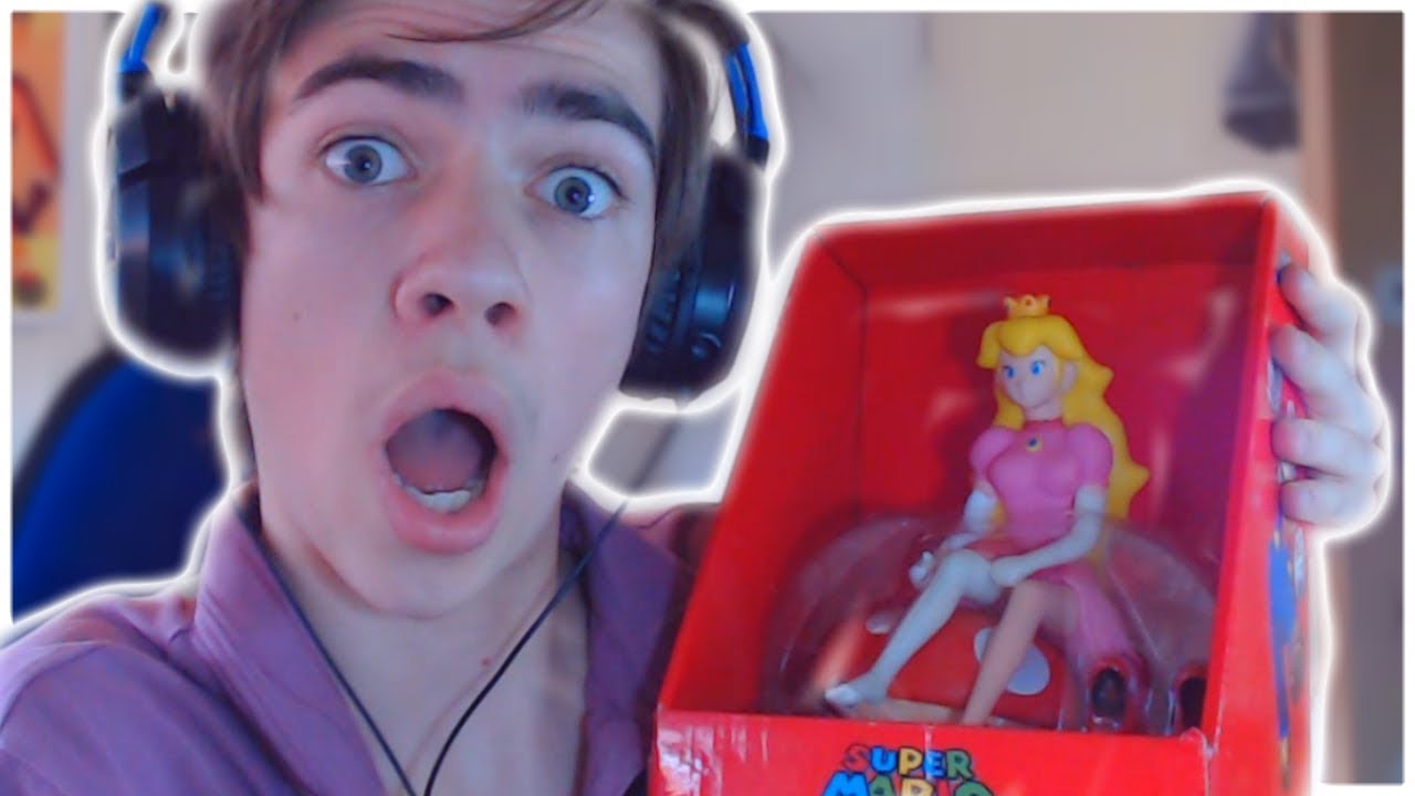 SUPER SIZE PEACH FIGURINE UNBOXING! (Super Mario) [AliExpress]