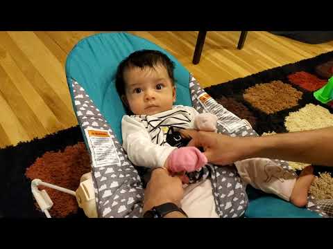 Wideo: Fisher Price Odkryj N 'Grow Activity Baby Bouncer Review
