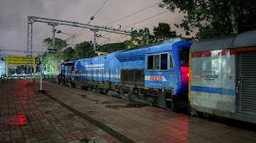 19668 Palace Queen Humsafar Arrival & Departure from SSS HUBBALI Junction !!