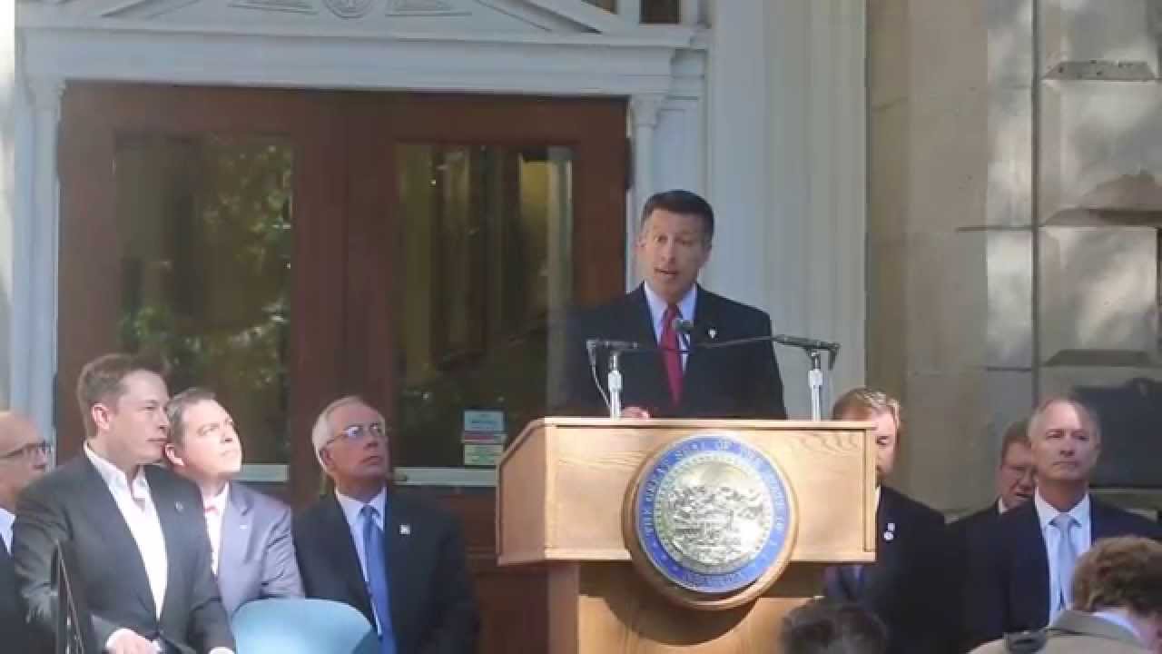 Gov. Brian Sandoval announces Tesla Motors' gigafactory